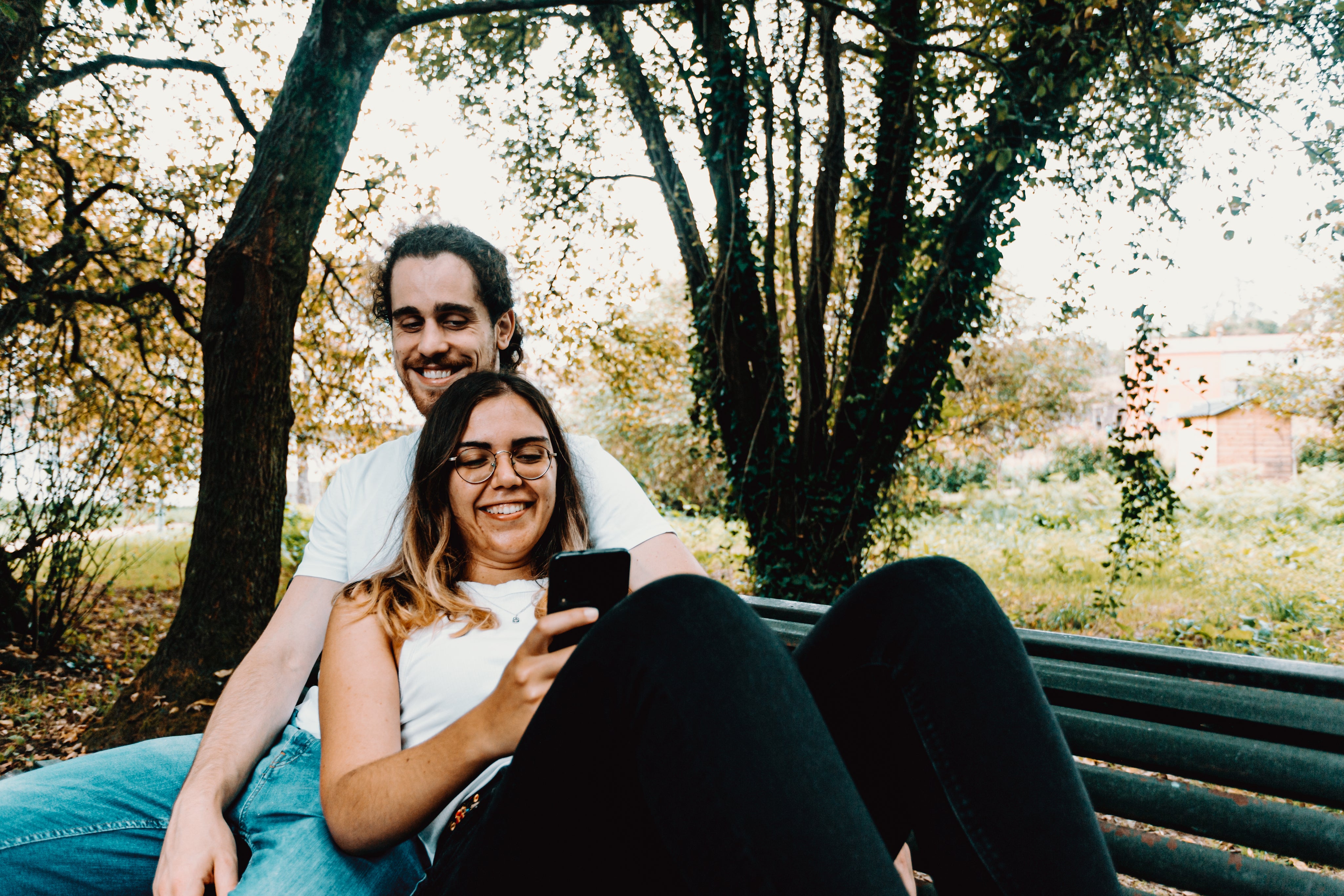 files/couple-on-a-park-bench-and-look-at-a-cell-phone.jpg